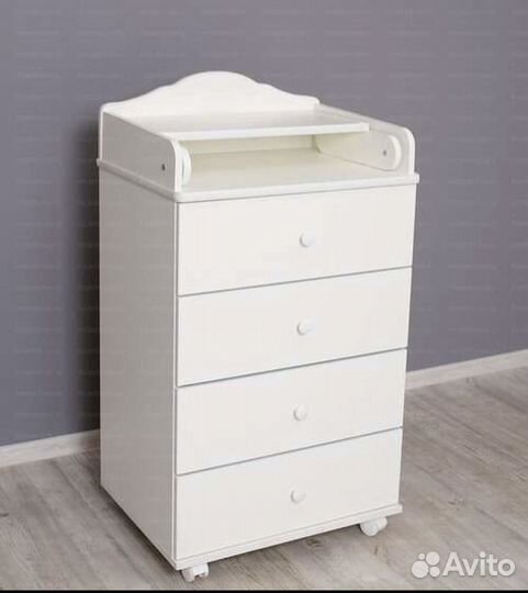 Кроватка детская и комод