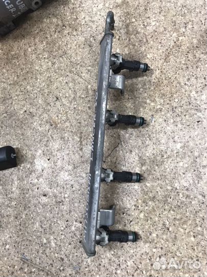 Топливная рампа Мицубиси Ланцер 10. 1.6 1465A332