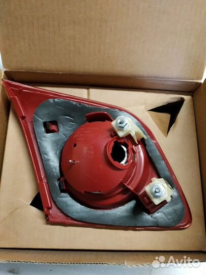 Фонарь задний правый внутренний Mazda 3 Hatchback