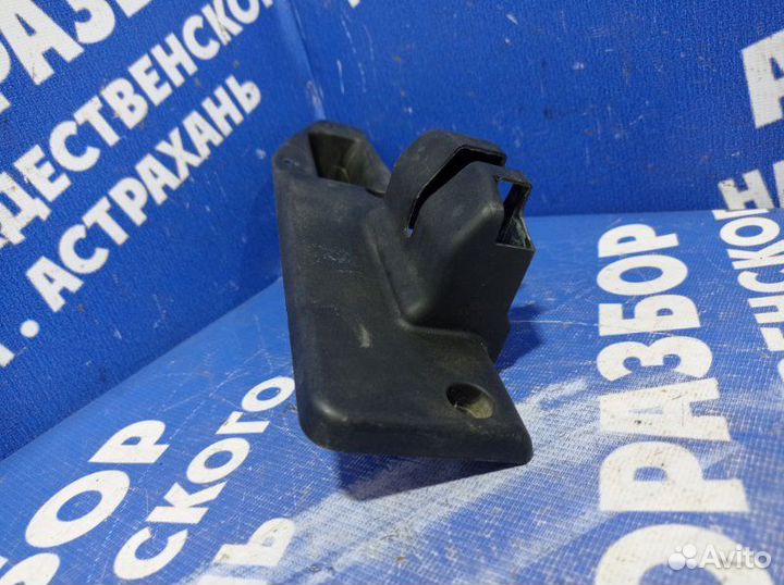 Накладка замка багажника Fiat Linea седан 198A4000