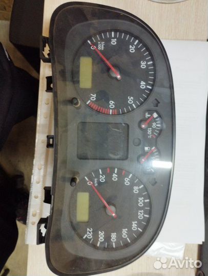 Панель приборов Volkswagen Golf