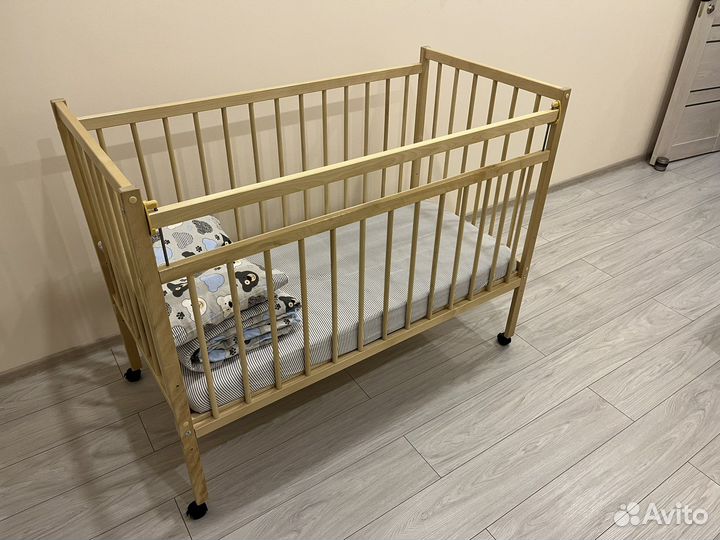 Кроватка детская деревянная