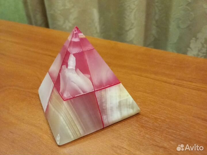 Пирамида из натурального камня