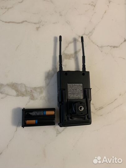 Радиопетличка Sony URX-P2/UTX-B2