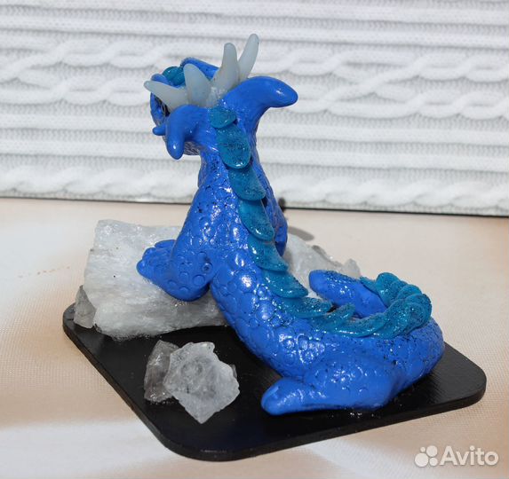 Дракончик на камне