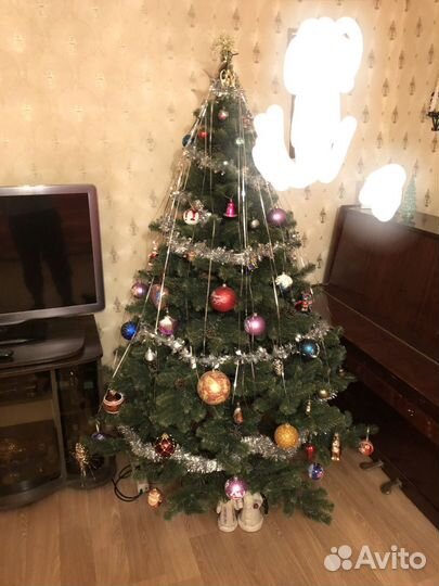 Елка искусственная 180 см с шишками