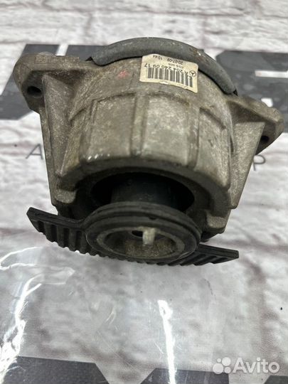 Подушка двигателя левая Mercedes-Benz E-Class W212