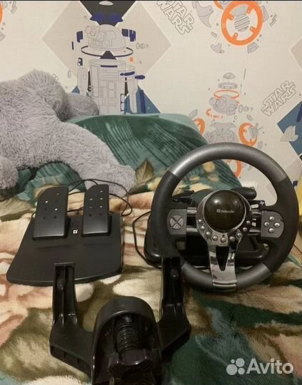 Игровой руль с педалями