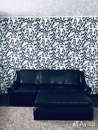 Кожаный диван бу