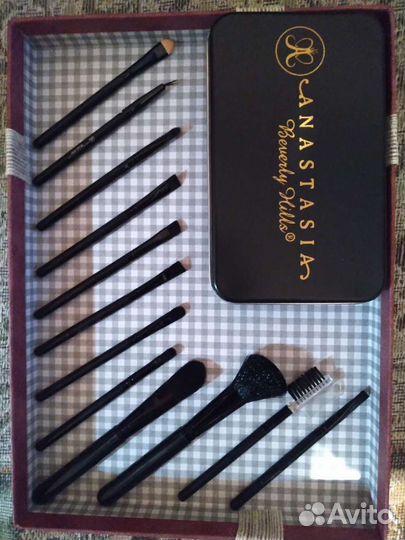 Набор кисточек для макияжа