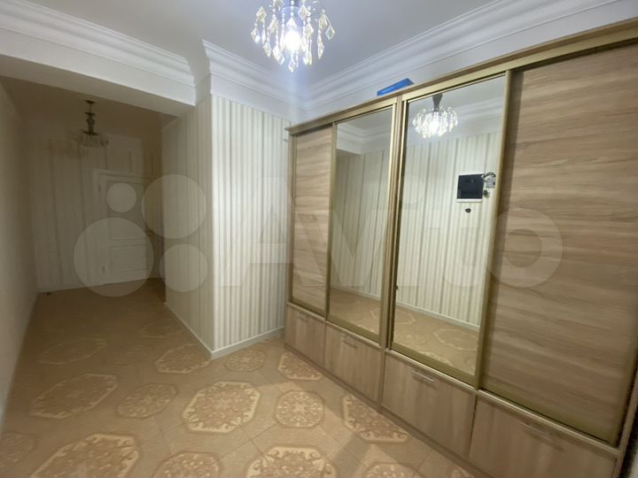 2-к. квартира, 75 м², 4/10 эт.