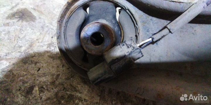 Рычаг продольный задний правый Mitsubishi Lancer