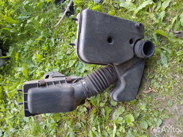 Корпус воздушного фильтра dodge caravan3