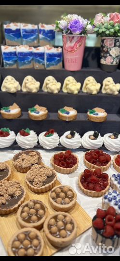 Мыло ручной работы, сладости и букеты