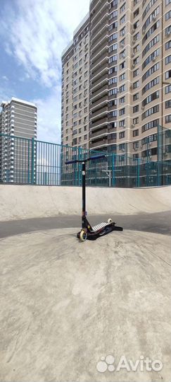 Трюковой самокат Crisp