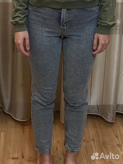 Джинсы stradivarius mom slim