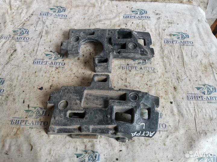 Наполнитель переднего бампера Opel Astra H рестайл