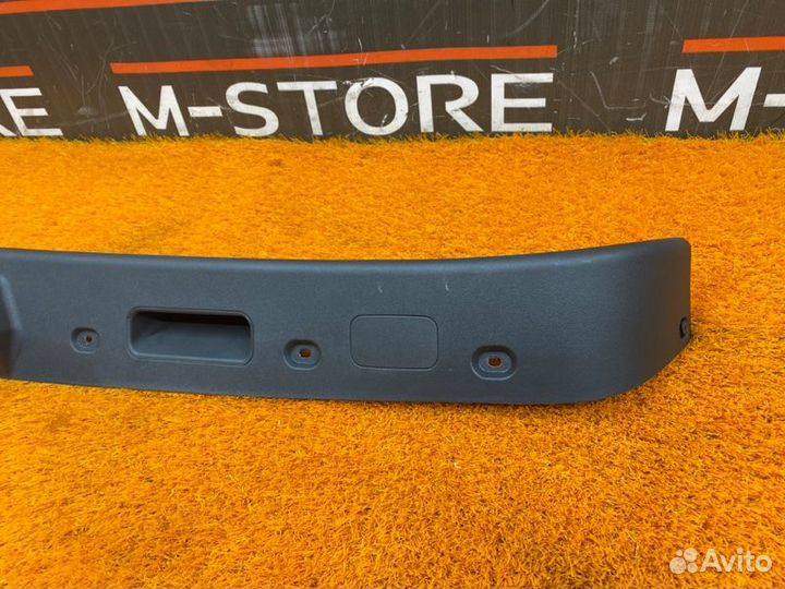 Накладка двери багажника Mercedes-Benz E-Class