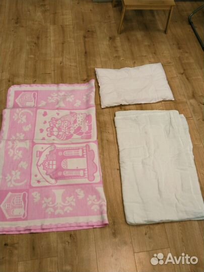 Детское одеяло и подушка в кроватку