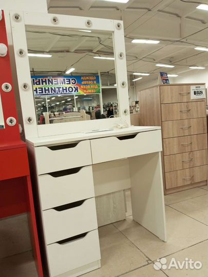 Гримерный стол