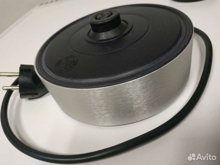 База для чайника Siemens Design by Porsche TW91100