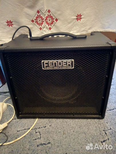 Басовый комбоусилитель