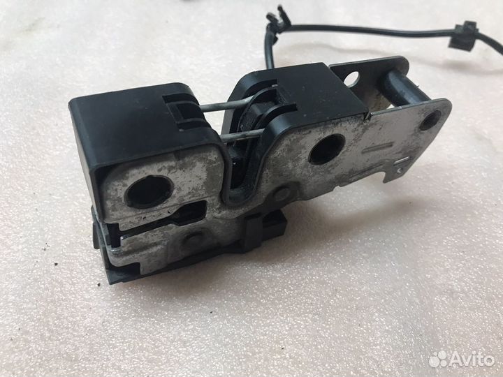 Замок капота Passat CC