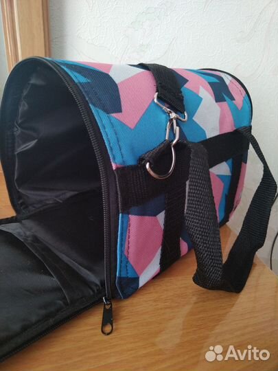 Переноска для кошек или маленькой собачки