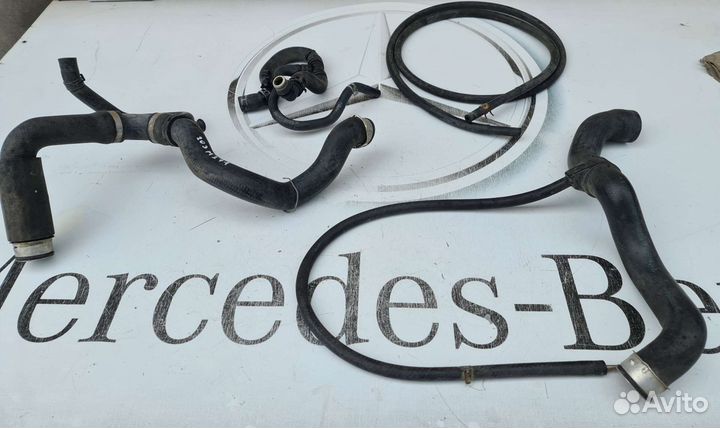 Патрубок системы охлаждения Mercedes W203