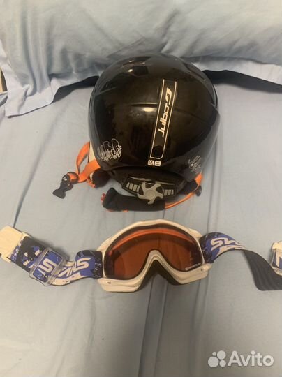 Горнолыжный шлем с очками