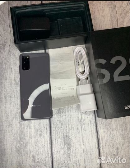 Samsung s20 8/128