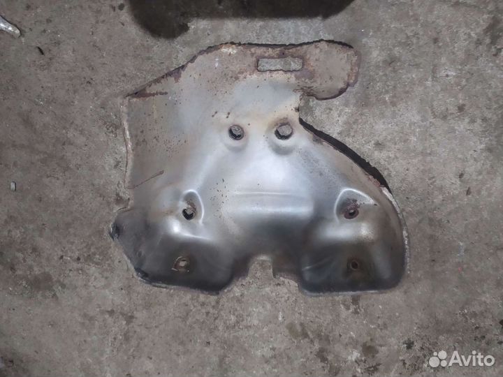 Кожух коллектора Ниссан Примера Р12