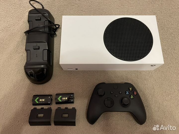 Xbox series s и много игр + подписка
