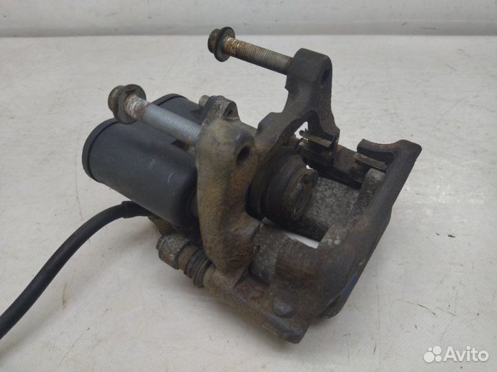 Суппорт задний левый Volkswagen Passat B6 2.0 2008