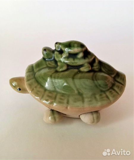 Фигурка черепахи с подвижной головой и лапками