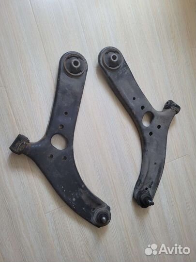 Передний правый рычаг solaris 1