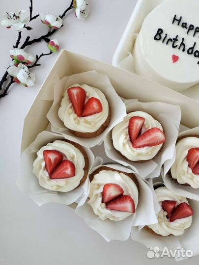 Набор на День Рождение из бенто и капкейков