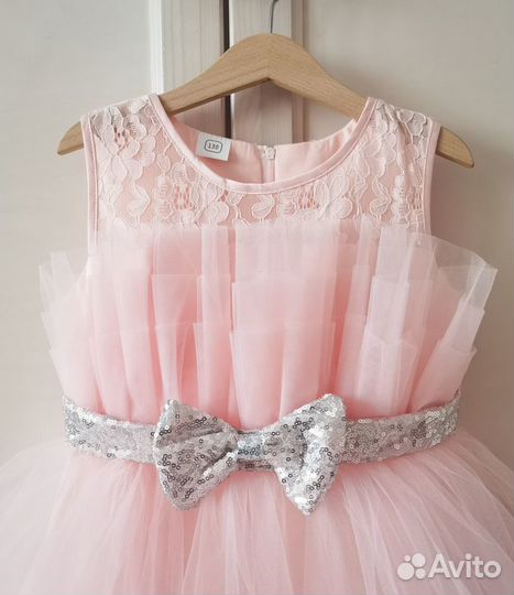 Нарядное платье для девочки, розовое 140-146