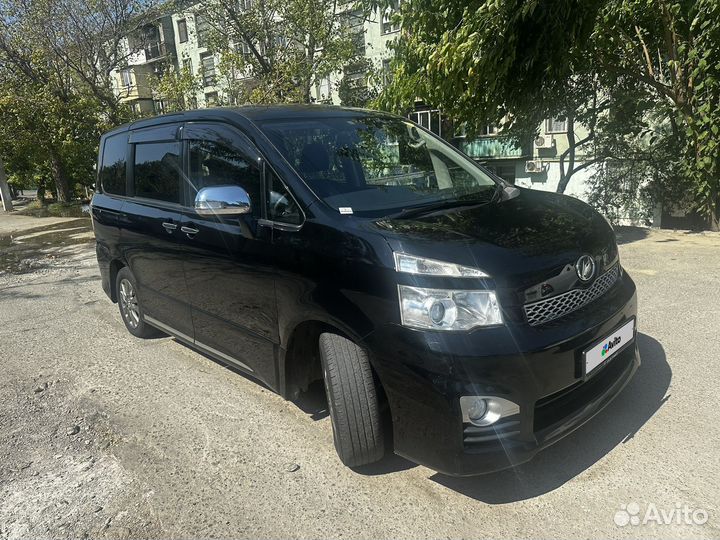 Toyota Voxy, 2011
