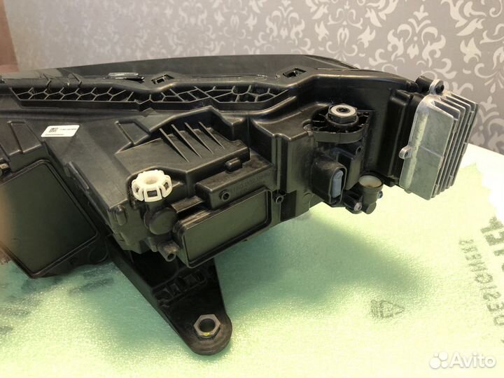 Фара светодиодная правая Skoda Superb 3