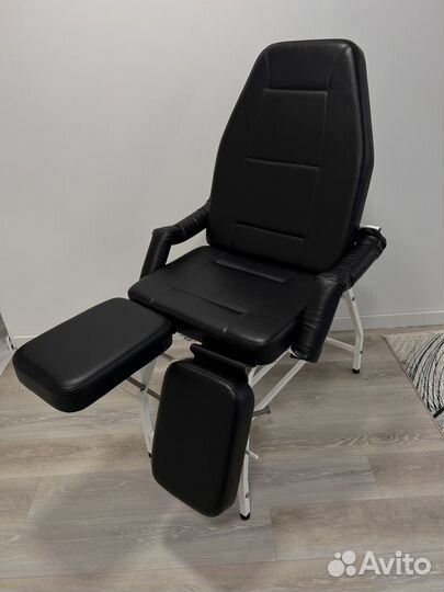Педикюрное кресло + подставка под ноги