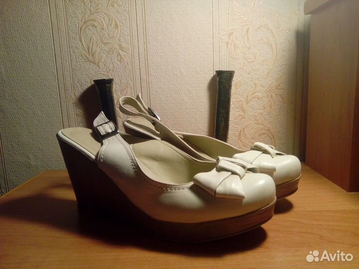 Туфли на танкетке