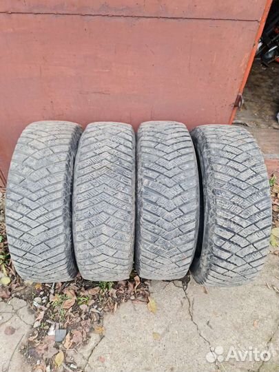 Goodyear UltraGrip Ice Arctic SUV 225/65 R17 102T