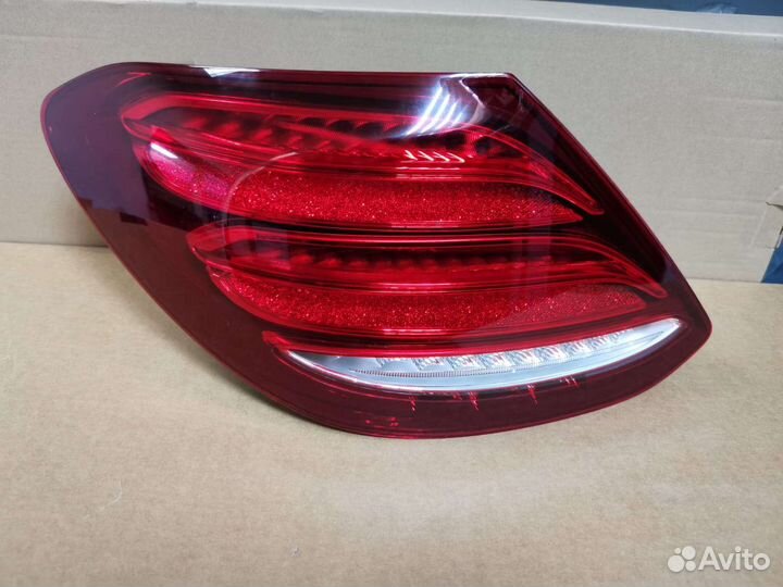 Фонарь задний левый Mercedes Benz e213 оригинал