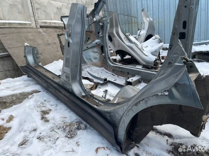 Порог со стойкой левый Nissan Tiida HR16DE 2008