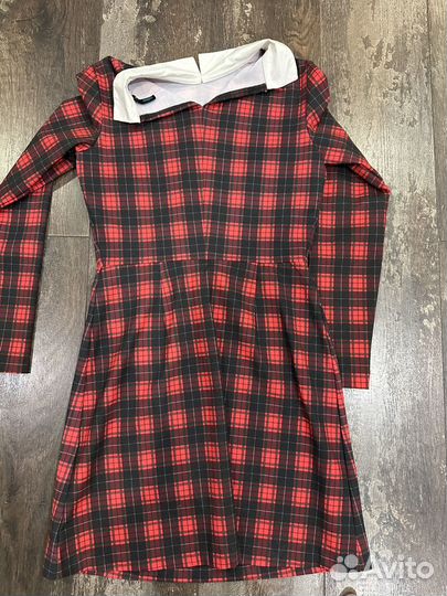 Платье с воротником