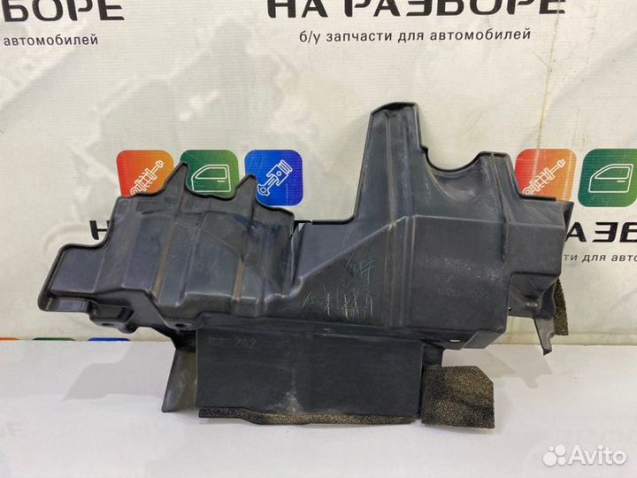 Дефлектор радиатора правый Toyota Land Cruiser 200