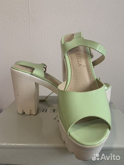 Босоножки женские