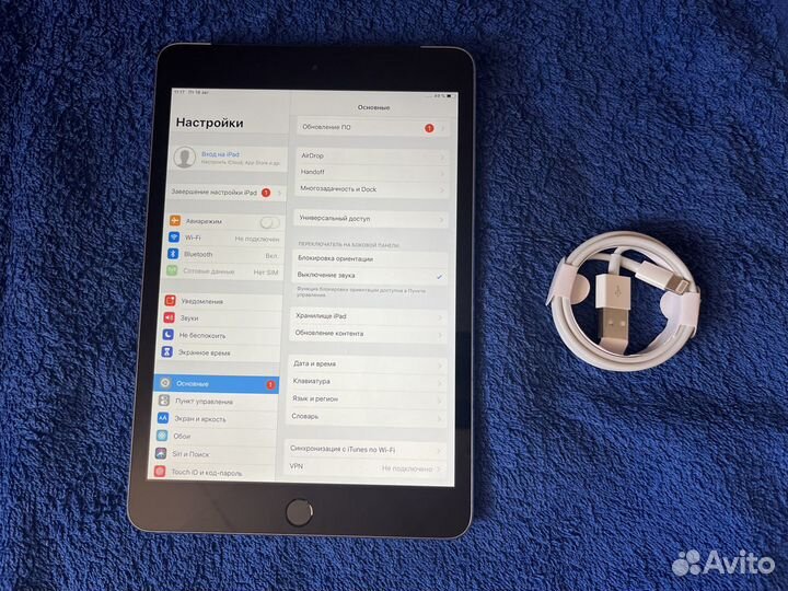 iPad mini третьего поколения + кабель
