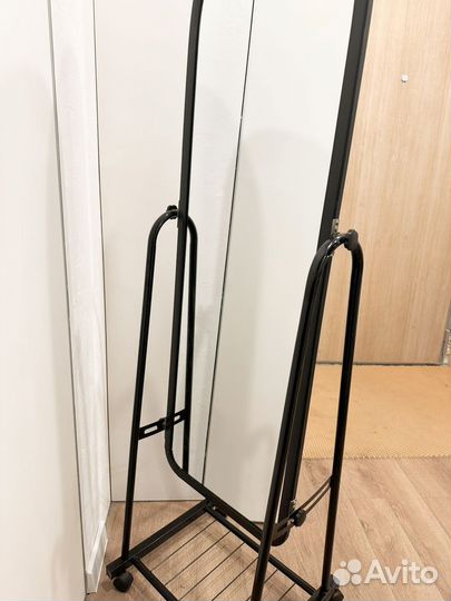 Зеркало напольное на колесах